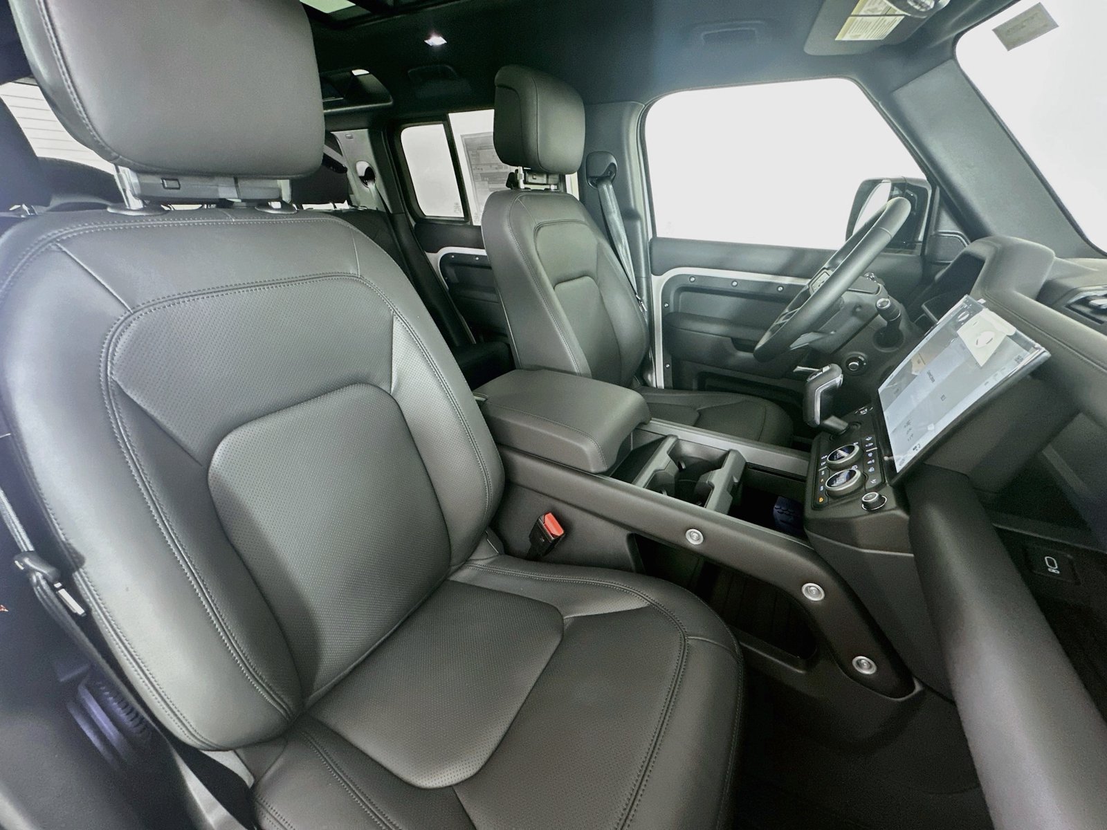 New 2026 Land Rover Defender 110 X-Dynamic SE AWD/4WD image 47
