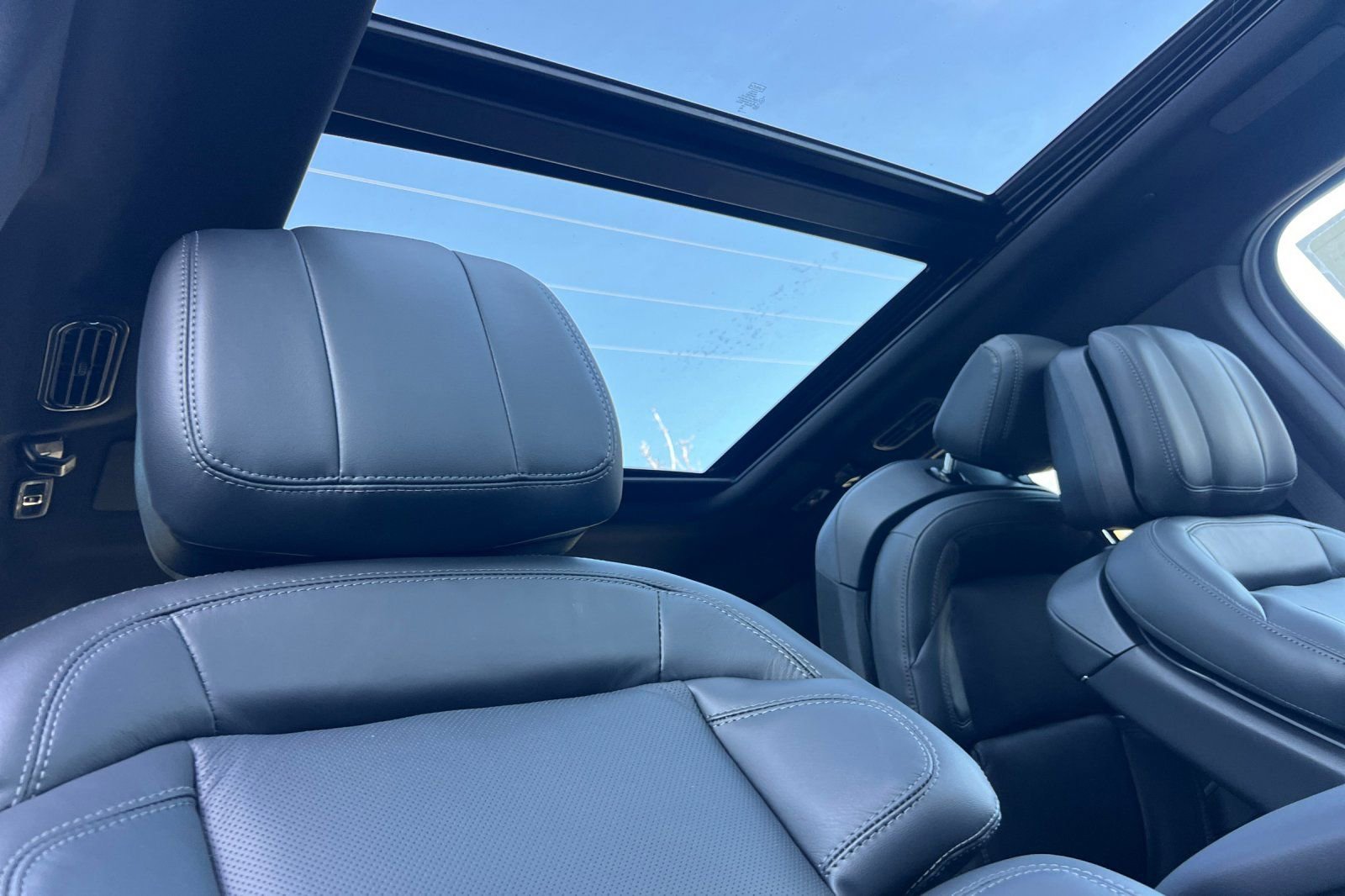 New 2026 Lincoln Navigator Reserve w/ Jet Appearance Package image 16