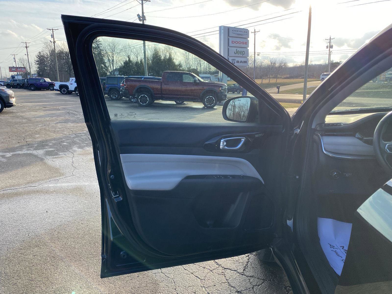 Used 2022 Jeep Compass Limited image 10