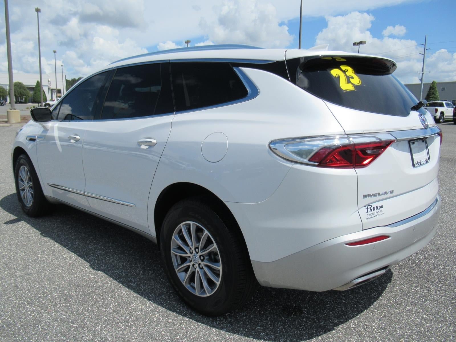 Used 2023 Buick Enclave Essence FWD image 5