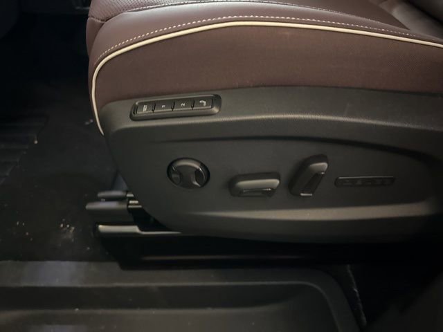 New 2025 Volkswagen ID. Buzz Pro S RWD image 12