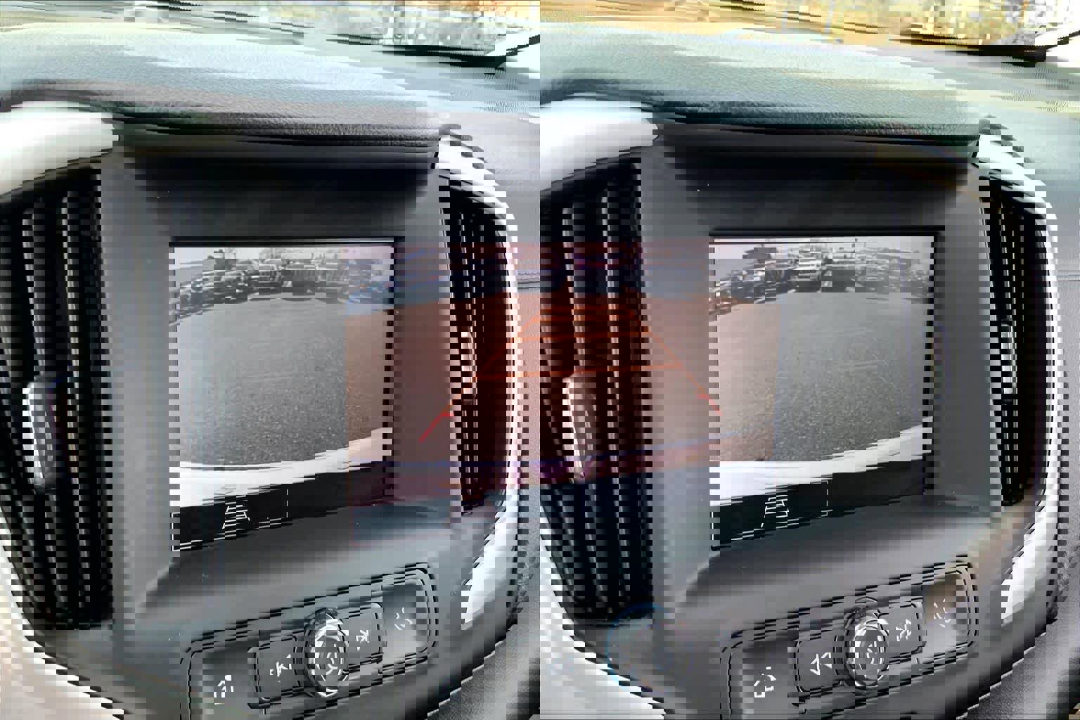 Used 2023 GMC Terrain SLE w/ Driver Convenience Package image 28