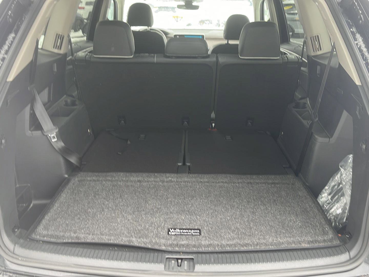 Used 2025 Volkswagen Atlas SEL Premium R-Line image 8