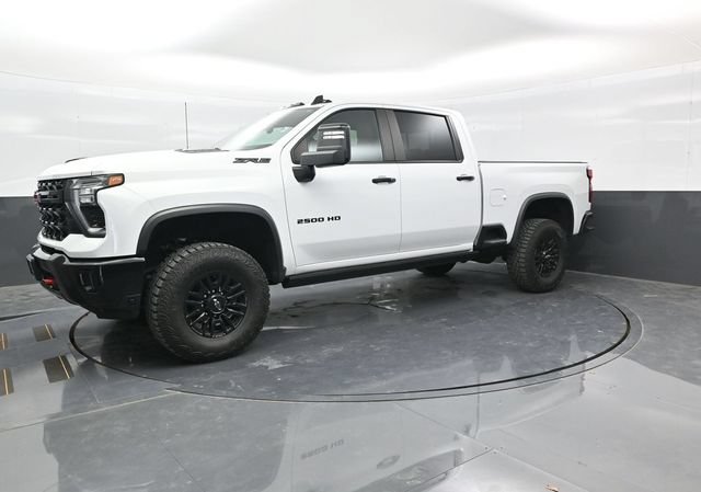 Used 2024 Chevrolet Silverado 2500 ZR2 w/ Technology Package AWD/4WD image 3