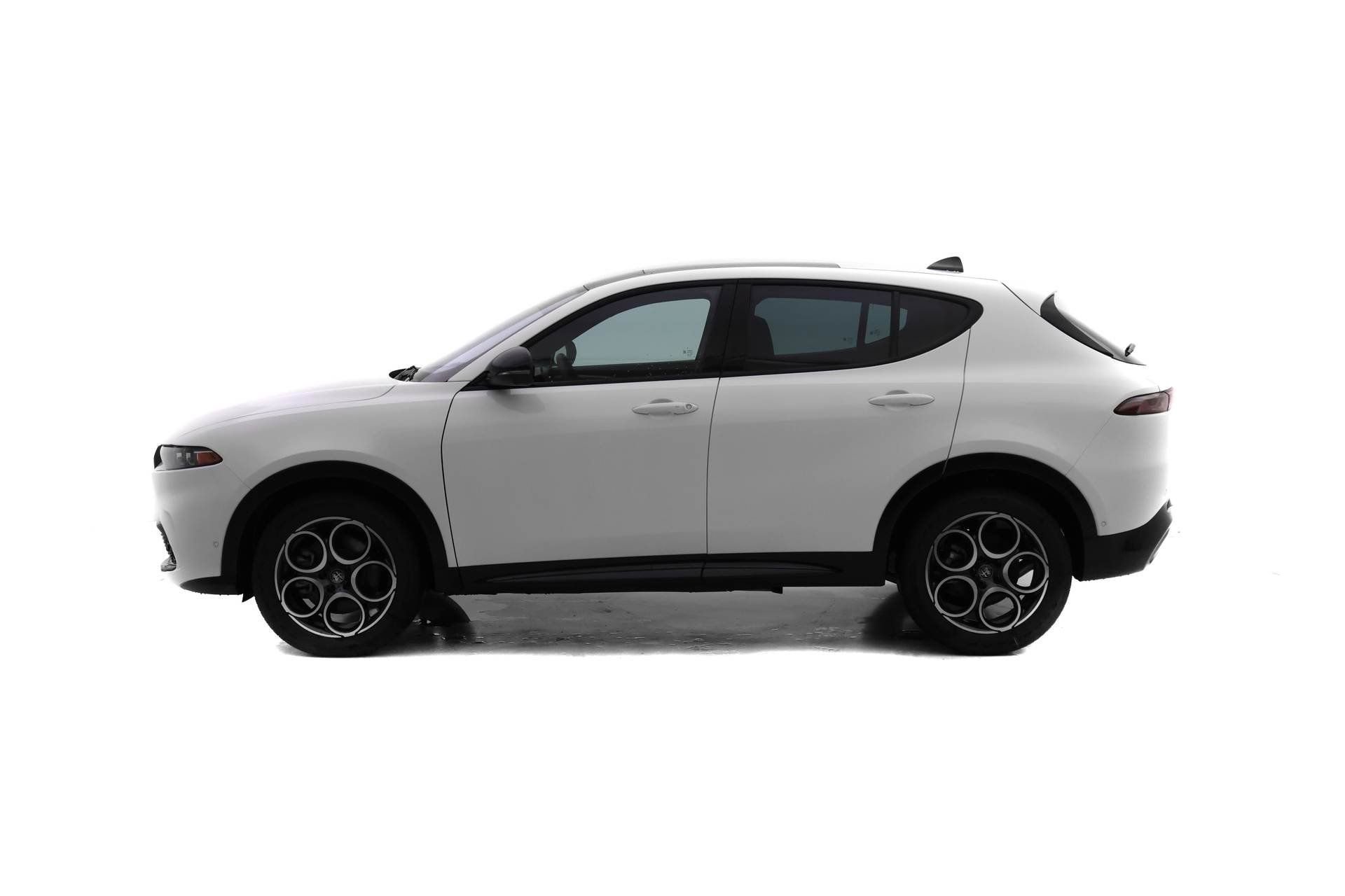 New 2025 Alfa Romeo Tonale w/ Premium Package image 3