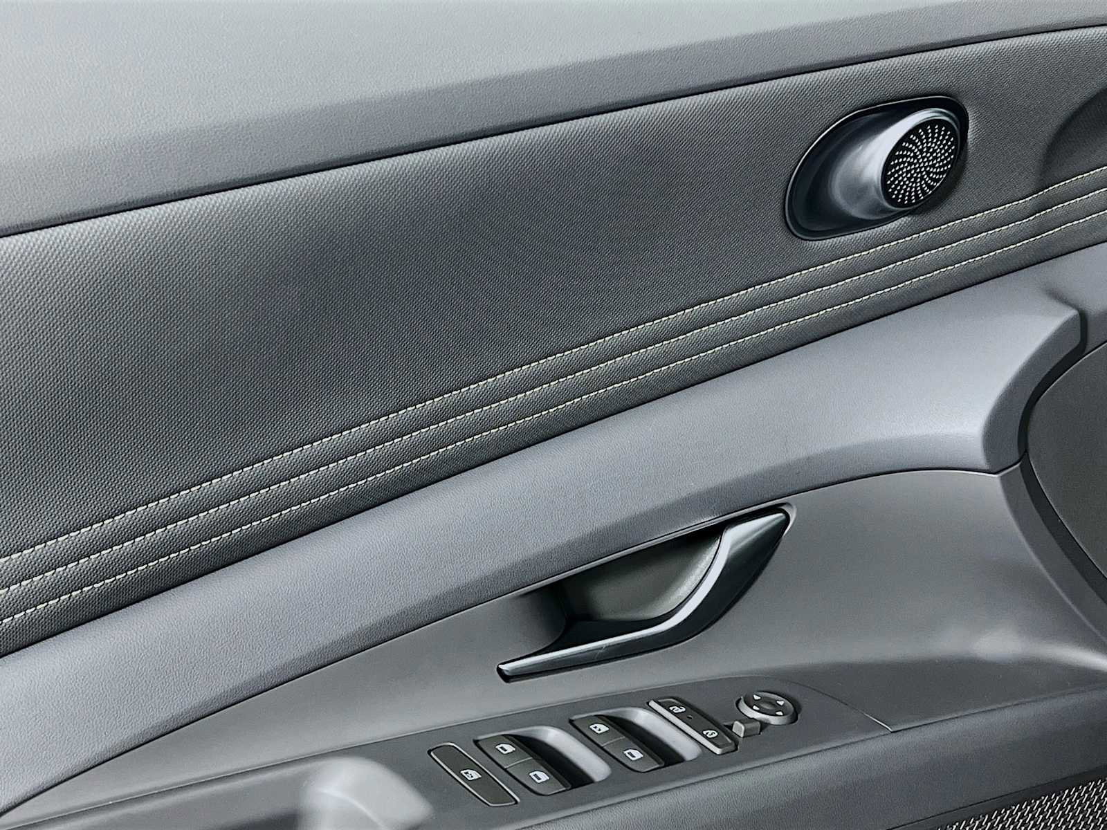 Certified 2025 Hyundai Elantra Sport image 17