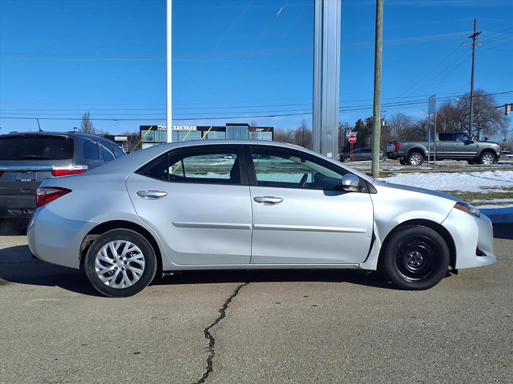 Used 2019 Toyota Corolla L image 4