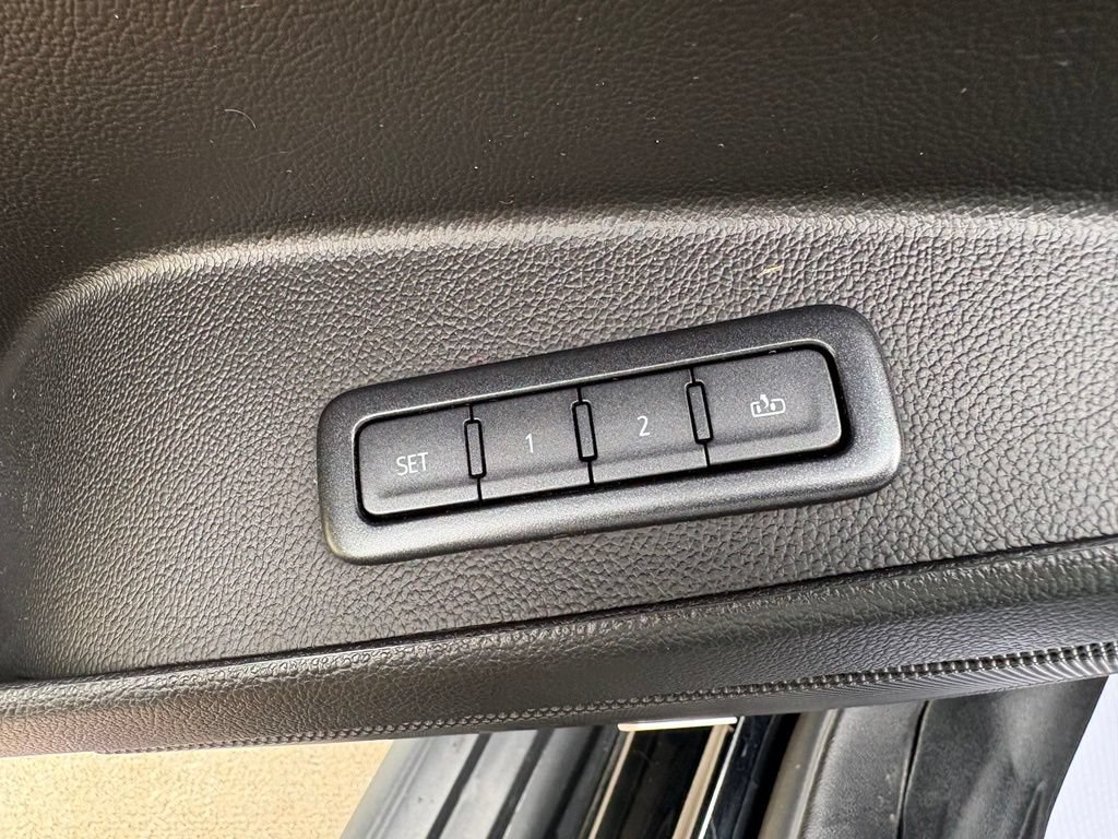 Used 2019 Chevrolet Tahoe LT AWD/4WD image 16