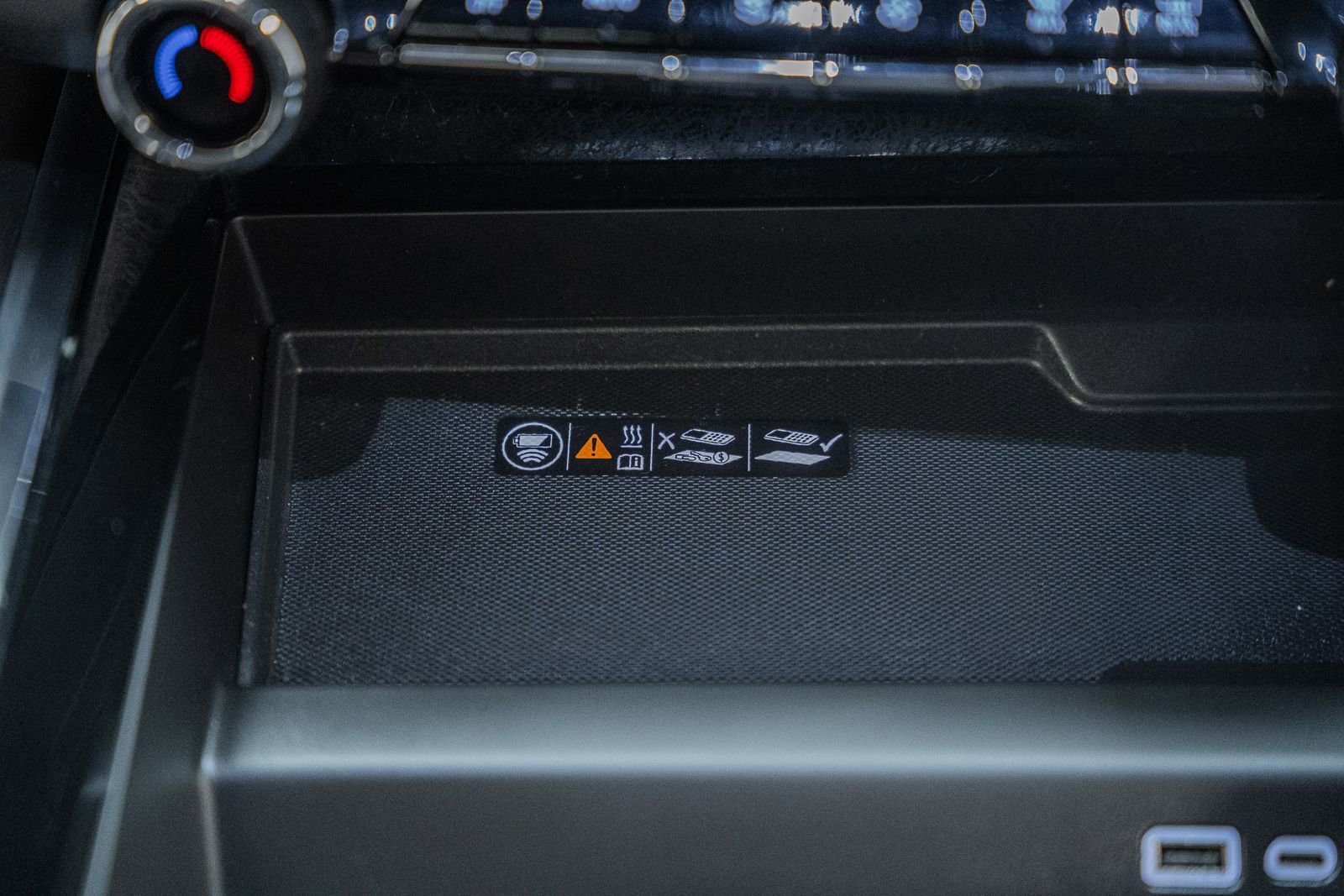 Used 2025 Chevrolet Suburban RST w/ Advanced Technology Package image 31