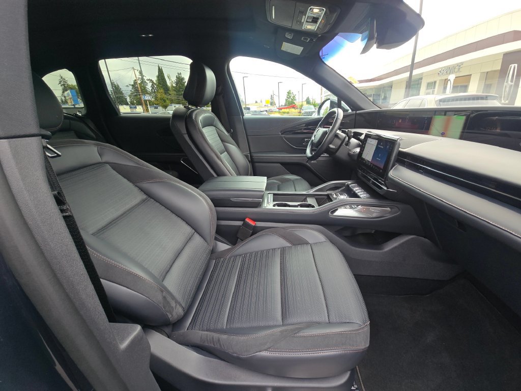 Certified 2024 Lincoln Nautilus Reserve w/ Equipment Group 202A AWD/4WD image 11