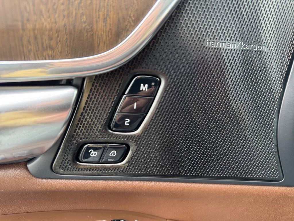 Certified 2025 Volvo V90 B6 Cross Country Plus image 12