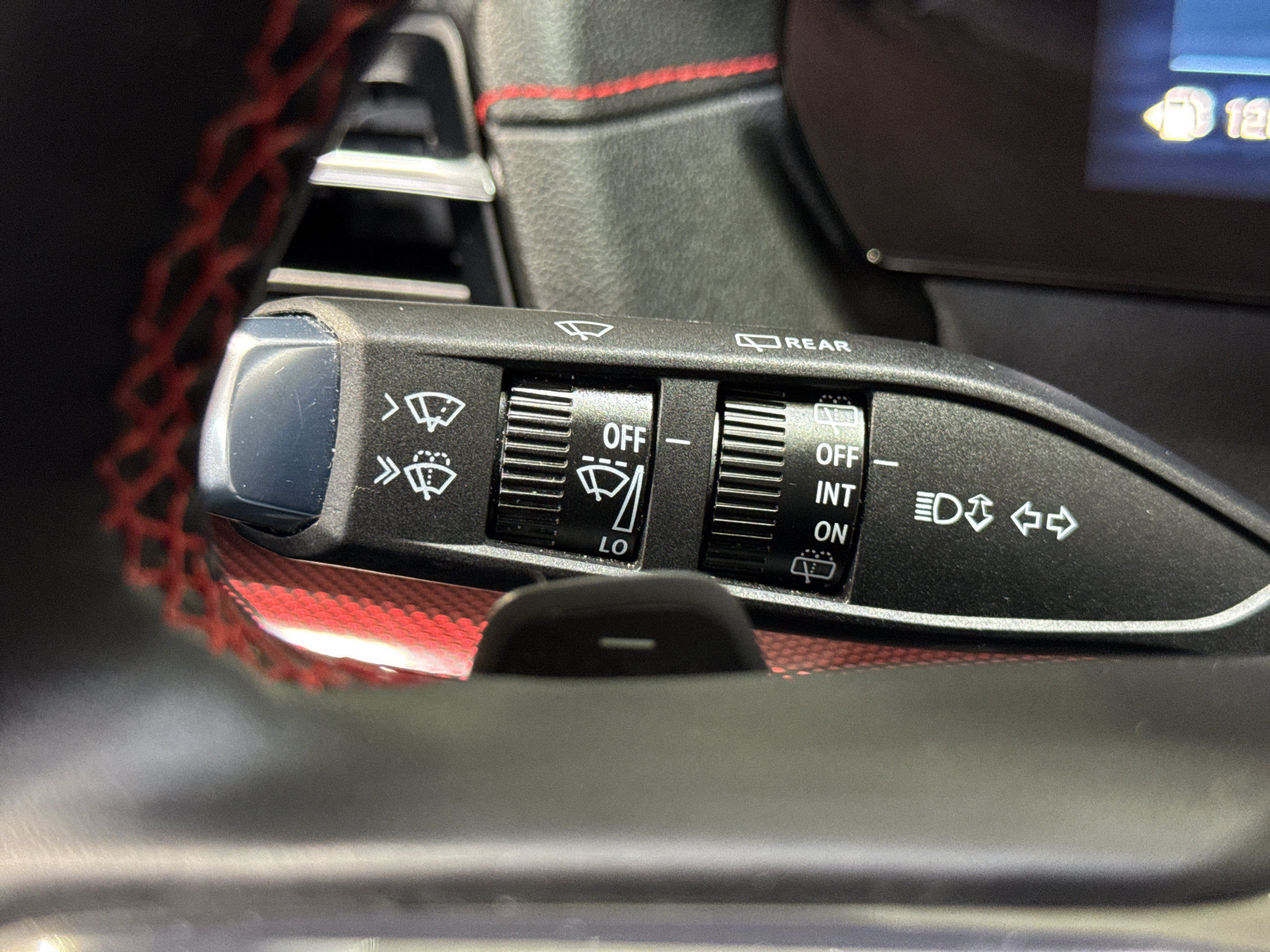 Used 2026 Chevrolet Traverse RS w/ LPO, Floor Liner Package AWD/4WD image 28