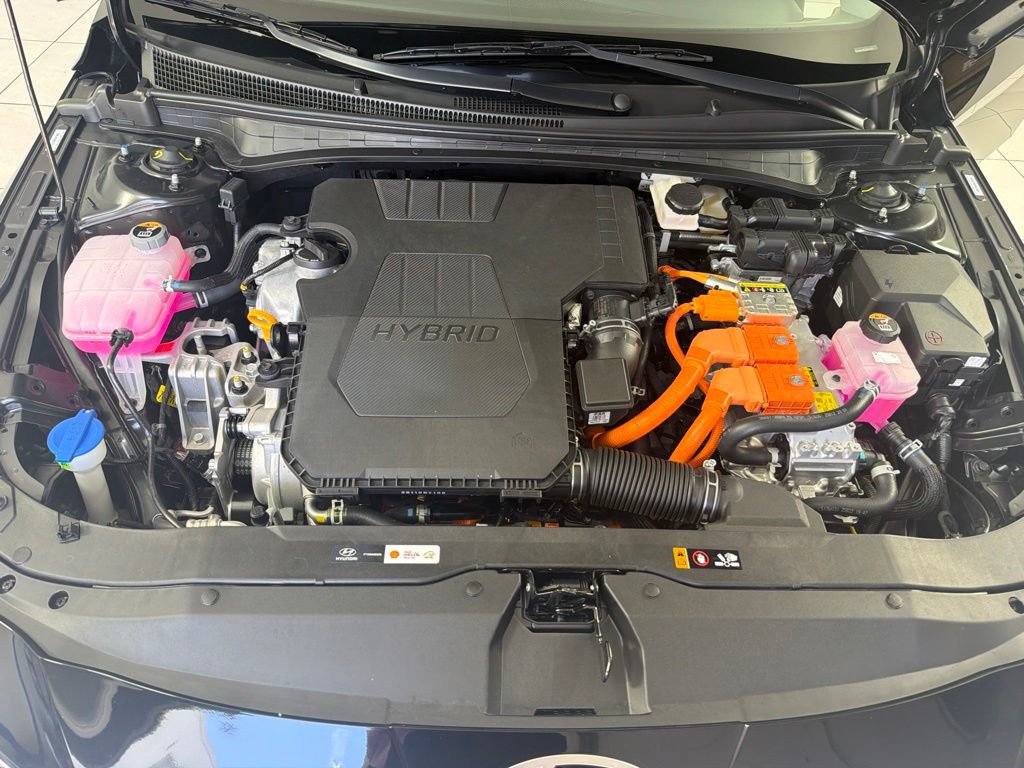 Used 2025 Hyundai Elantra Hybrid FWD image 10