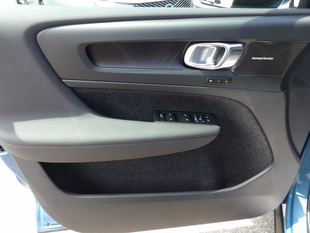 Certified 2023 Volvo C40 P8 Recharge Ultimate w/ Protection Package Premier AWD/4WD image 9