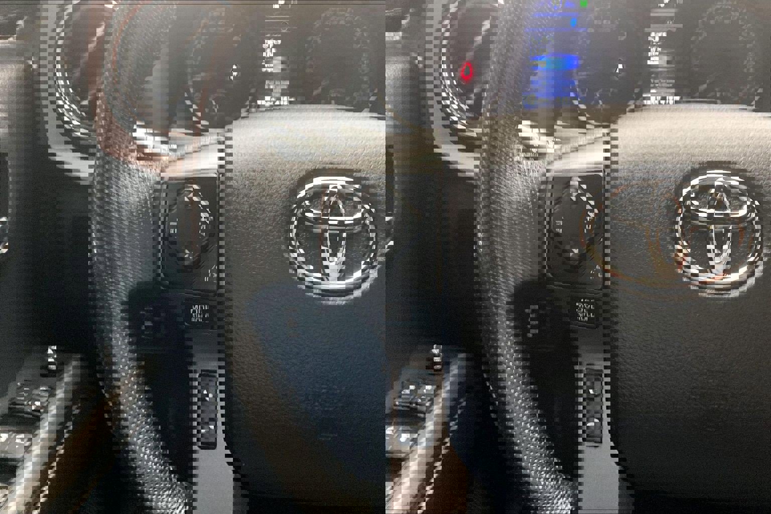 Used 2021 Toyota Tacoma TRD Off-Road w/ Technology Package AWD/4WD image 20