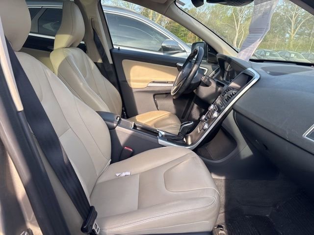 Used 2016 Volvo XC60 T6 Platinum w/ Climate Package image 10