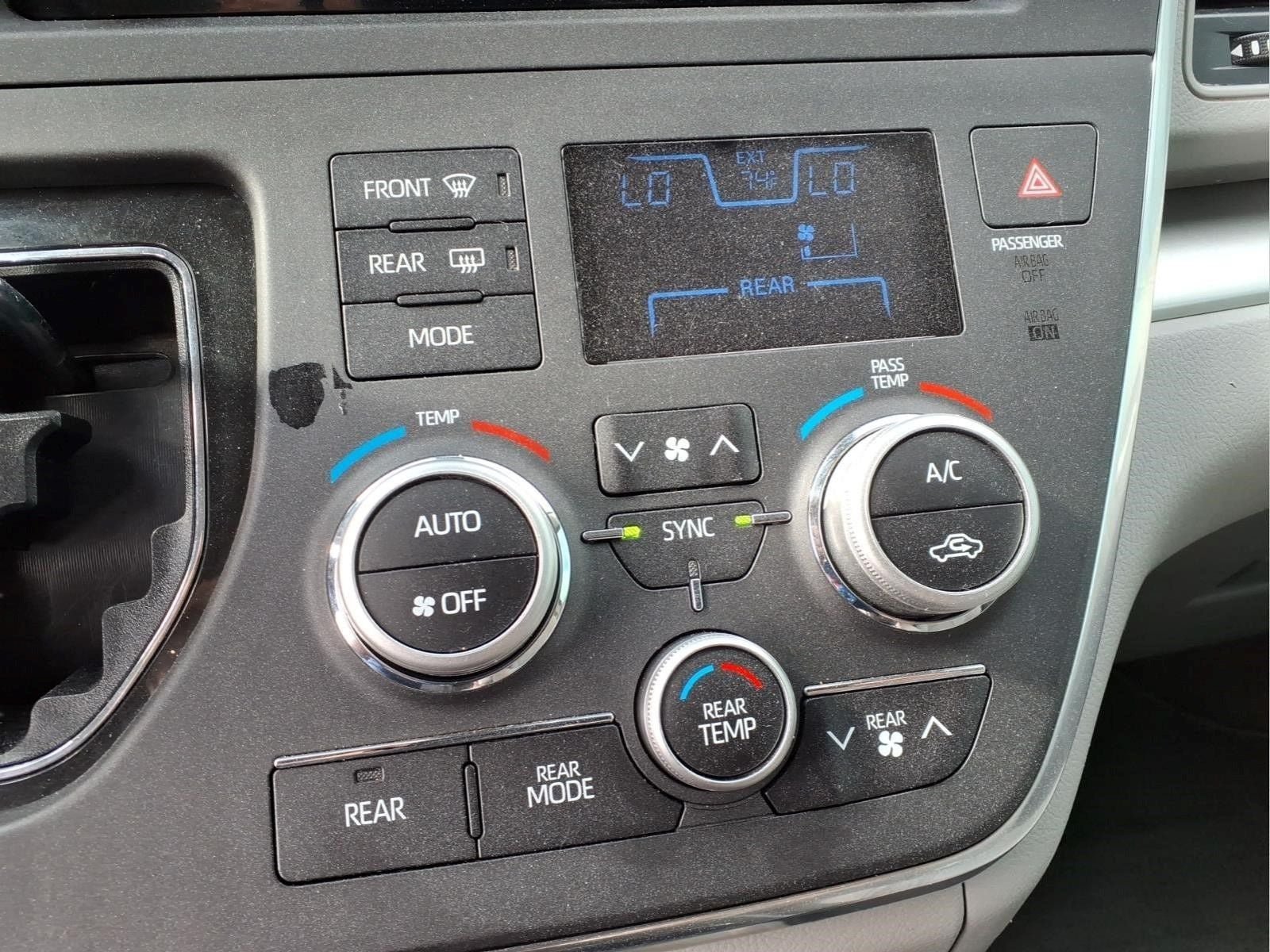 Used 2018 Toyota Sienna LE FWD image 13