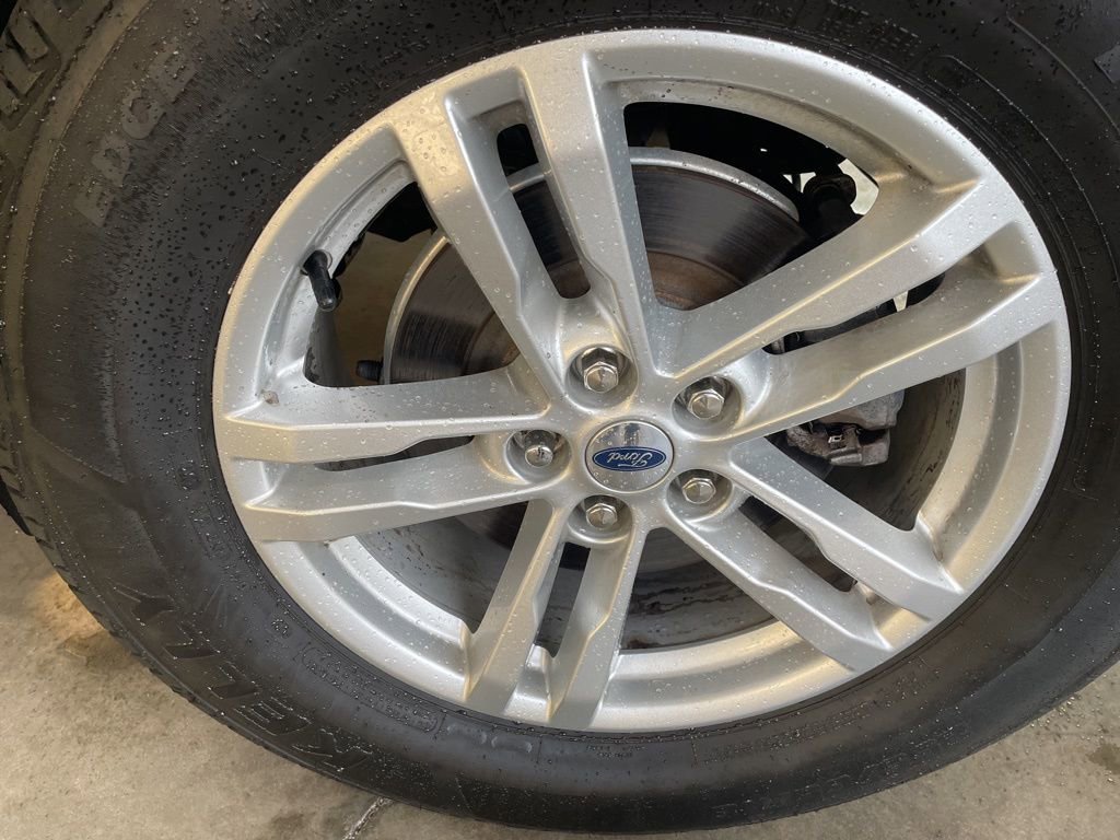 Used 2022 Ford Explorer XLT w/ Equipment Group 202A image 10