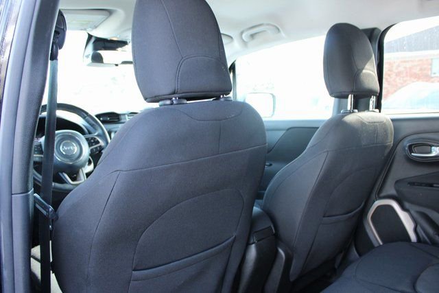 Used 2016 Jeep Renegade Latitude w/ Cold Weather Group FWD image 32