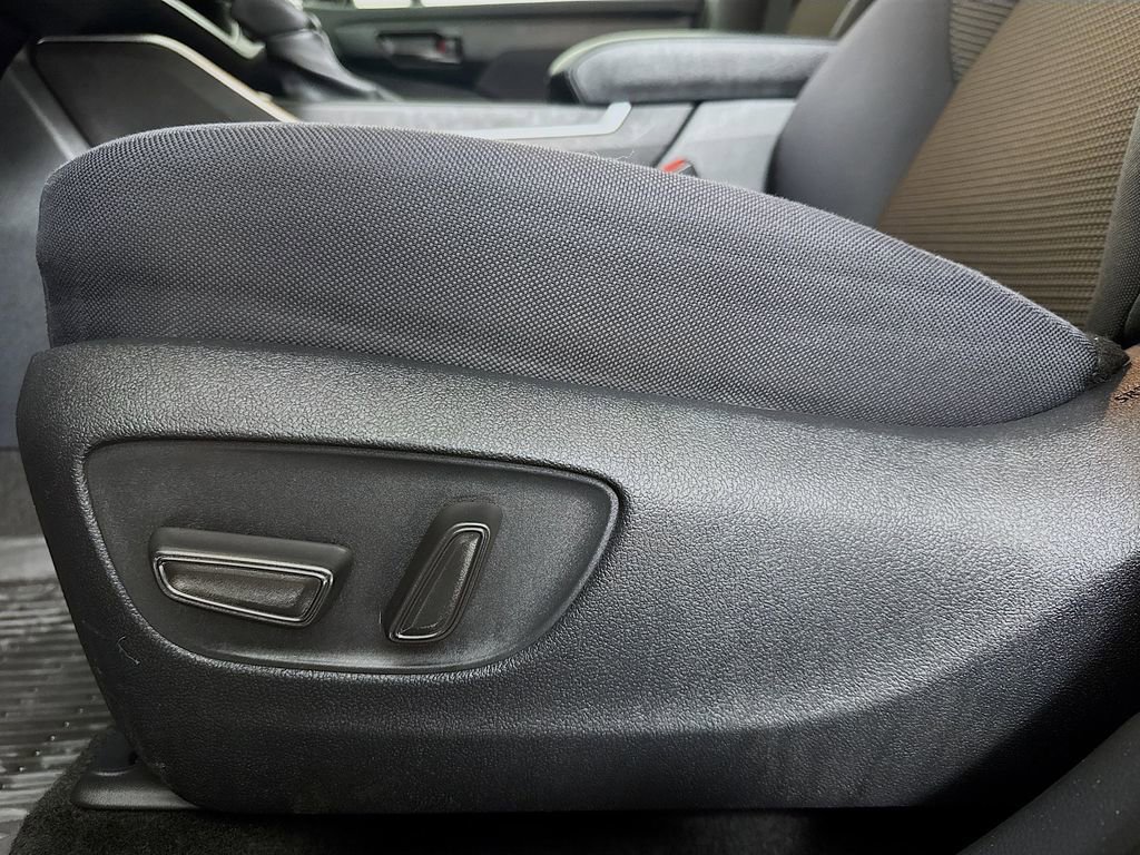 Used 2023 Toyota Highlander LE image 16