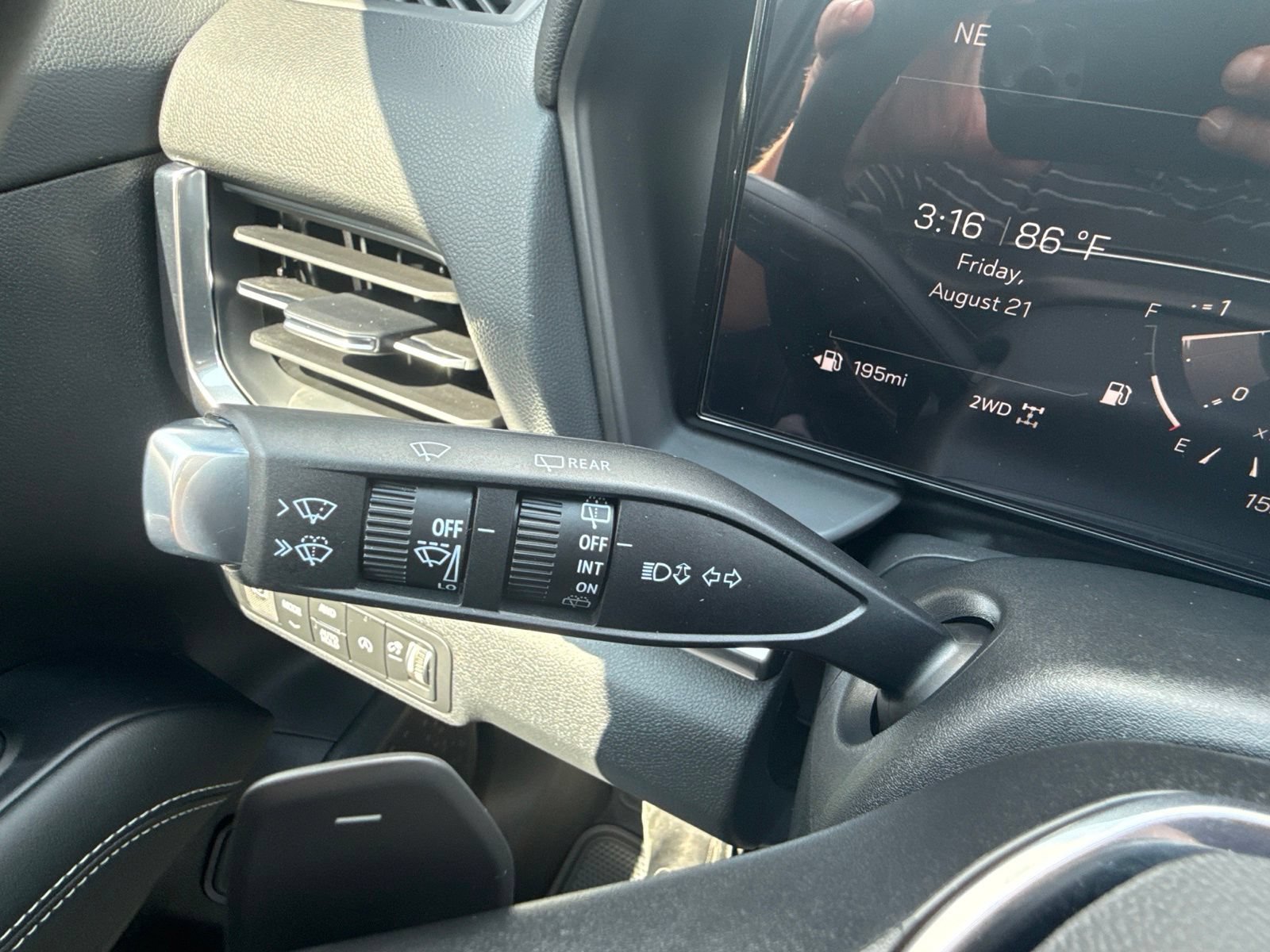 New 2027 GMC Terrain Elevation w/ Elevation Premium Package AWD/4WD image 31