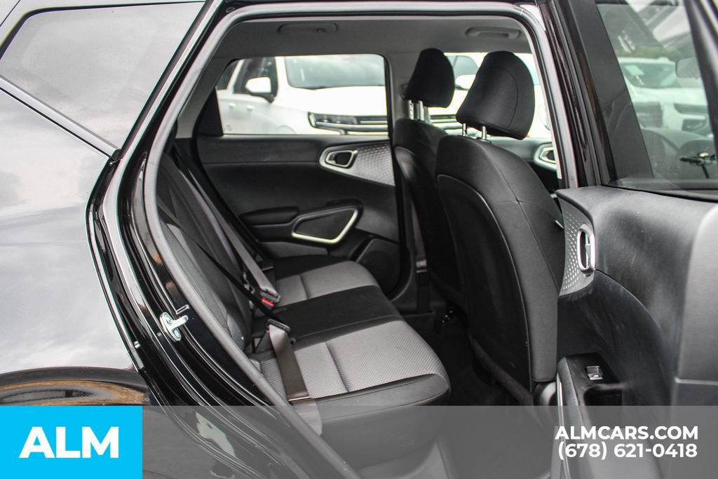Used 2025 Kia Soul LX w/ LX Technology Package FWD image 19