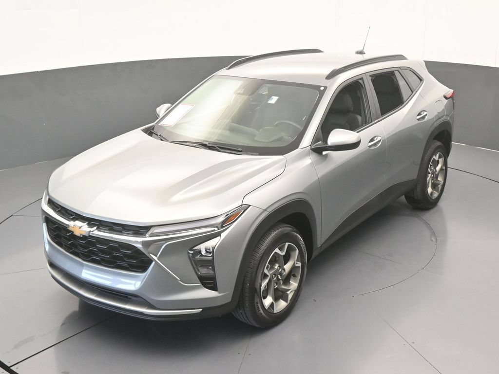 Used 2025 Chevrolet Trax LT w/ Driver Confidence Package FWD image 41