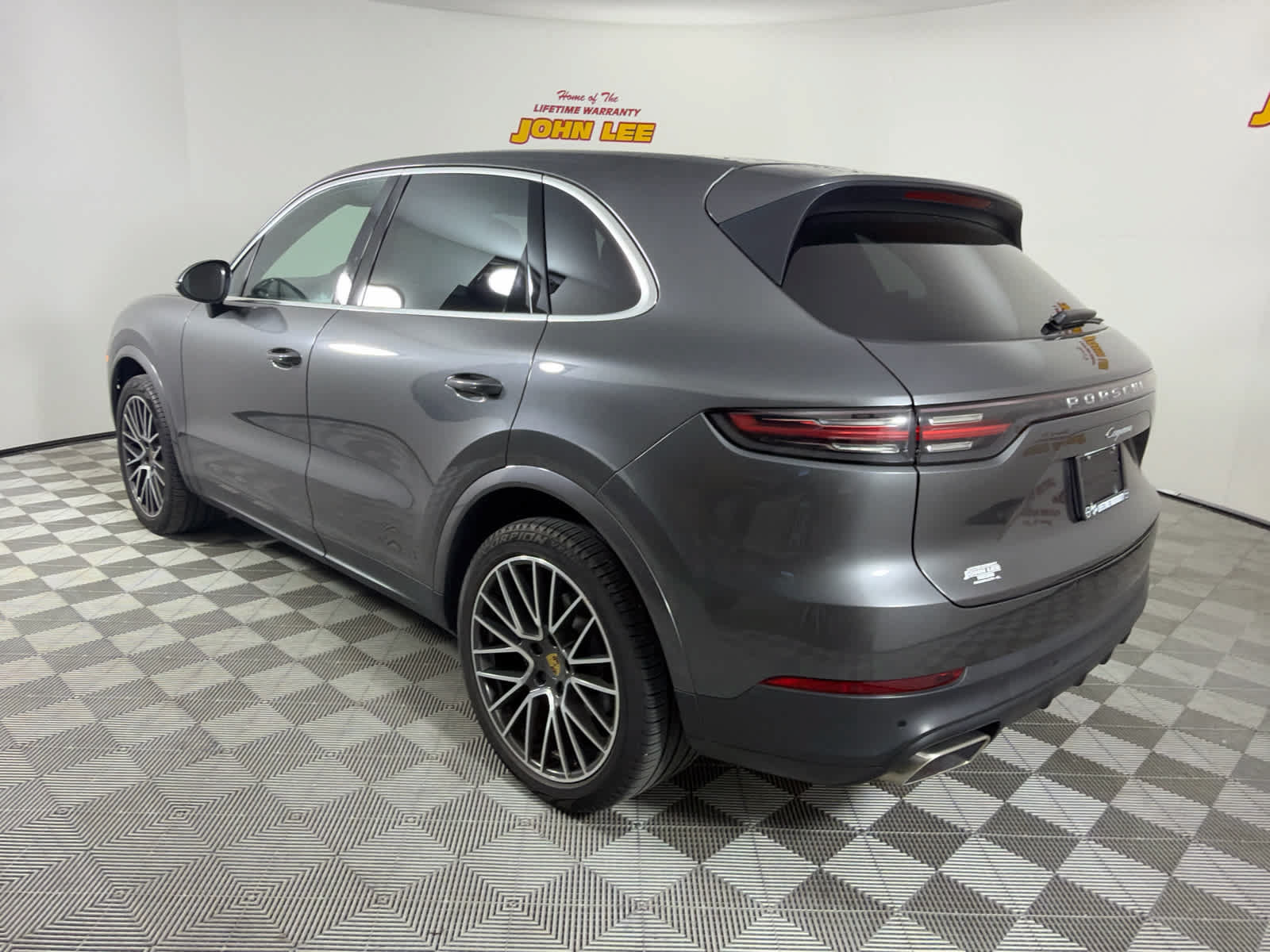 Used 2019 Porsche Cayenne AWD/4WD image 3
