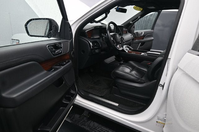 Used 2023 Lincoln Navigator Reserve AWD/4WD image 23