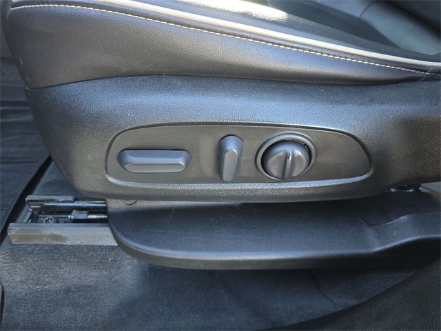 Used 2023 Chevrolet Traverse Premier w/ Redline Edition image 29