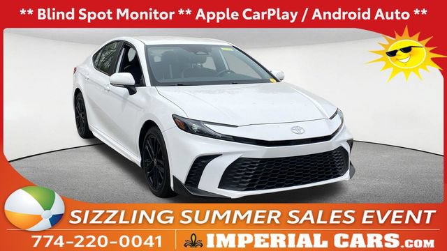 Used 2025 Toyota Camry SE FWD image 1