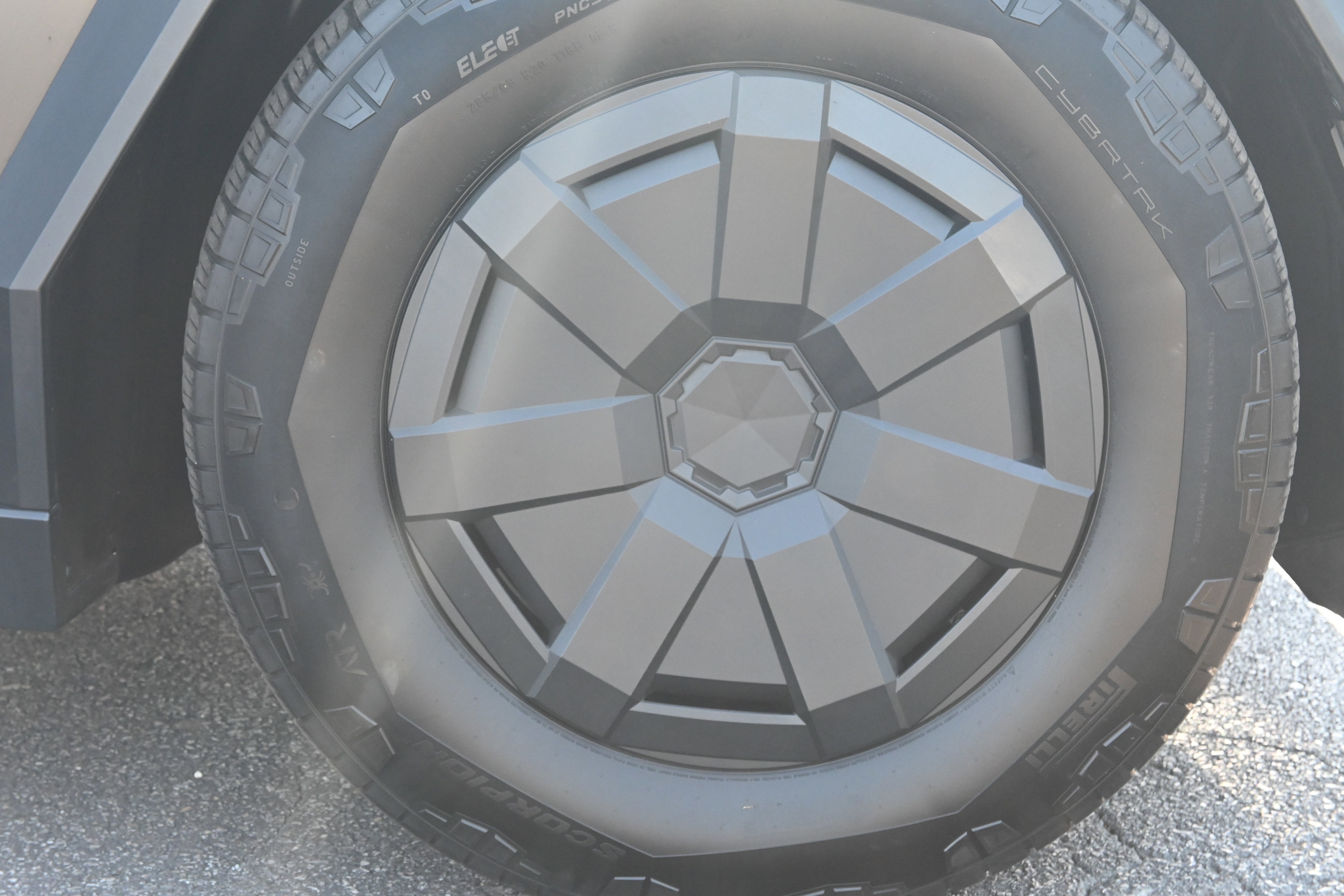 Used 2024 Tesla Cybertruck AWD Crew Cab image 14