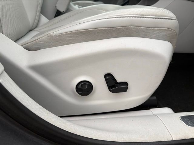 Used 2019 Jeep Cherokee Limited FWD image 32