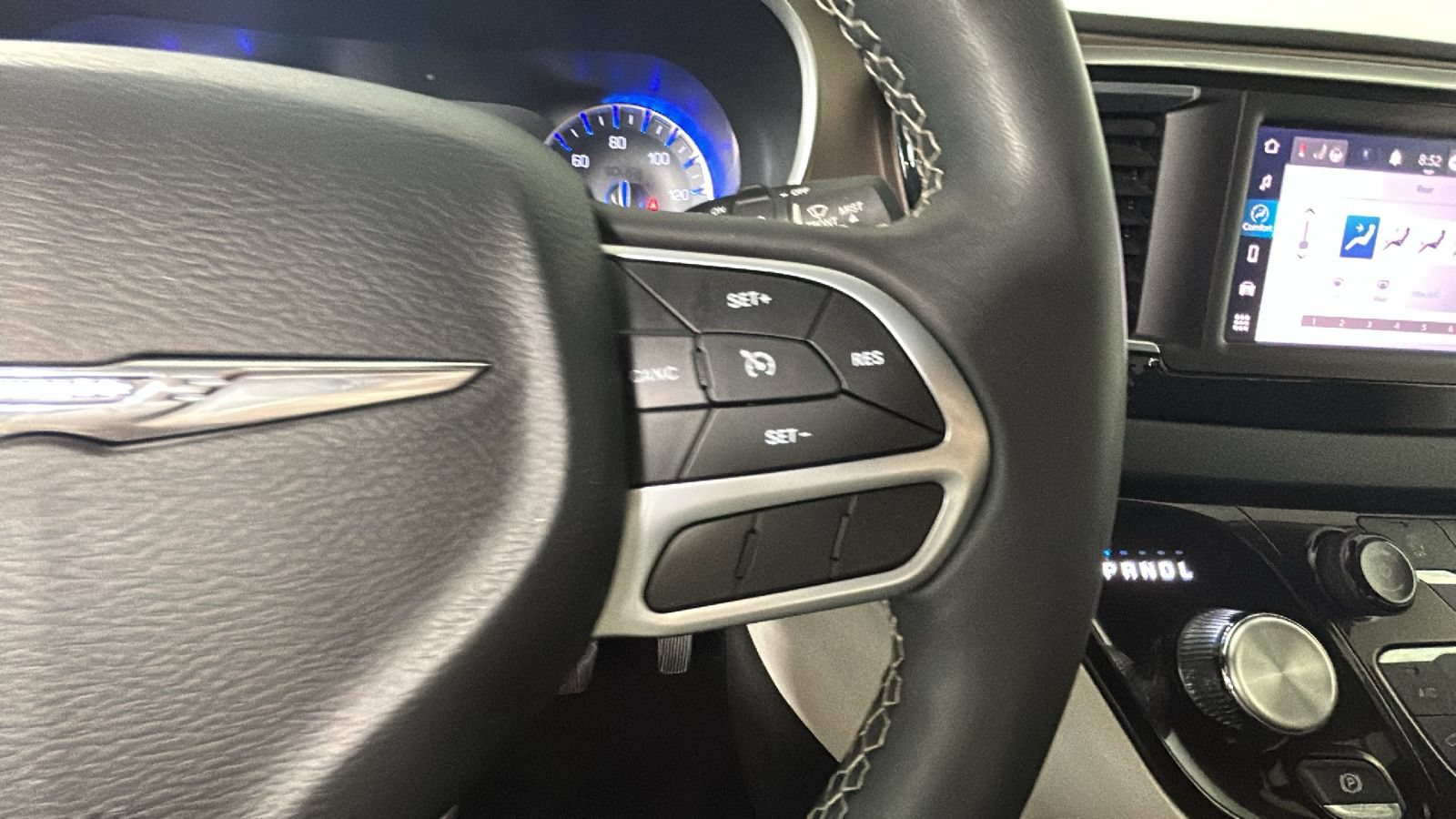 Used 2023 Chrysler Voyager LX FWD image 19