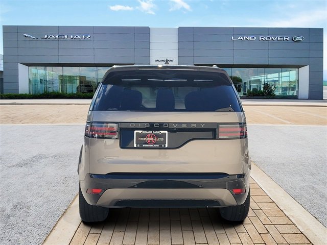 Used 2024 Land Rover Discovery Dynamic SE image 6