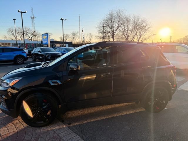 Used 2021 Chevrolet Trax LT w/ Redline Edition image 4