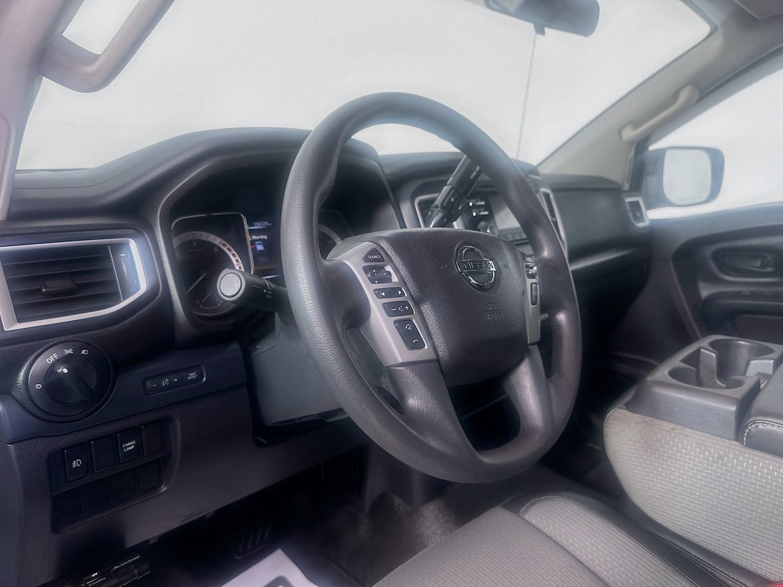 Used 2017 Nissan Titan S AWD/4WD image 9