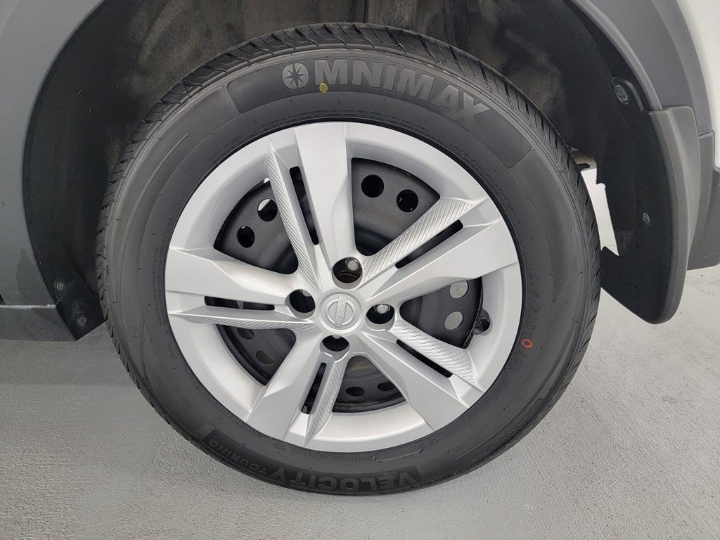 Used 2022 Nissan Kicks S FWD image 11