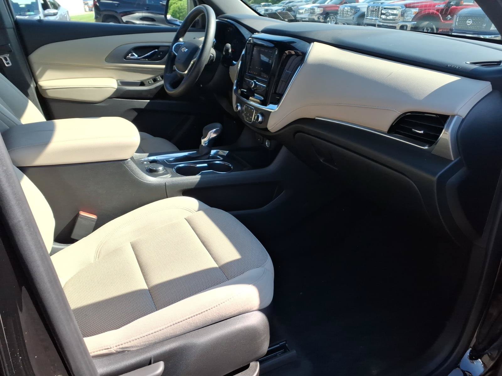 Used 2023 Chevrolet Traverse LS AWD/4WD image 28