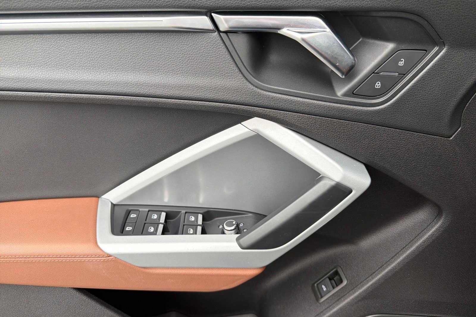 Used 2020 Audi Q3 2.0T Prestige w/ Prestige Package image 12