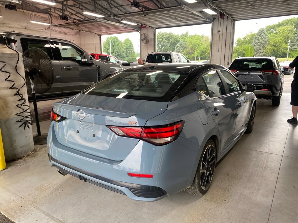 Used 2025 Nissan Sentra SR w/ SR Premium Package FWD image 4