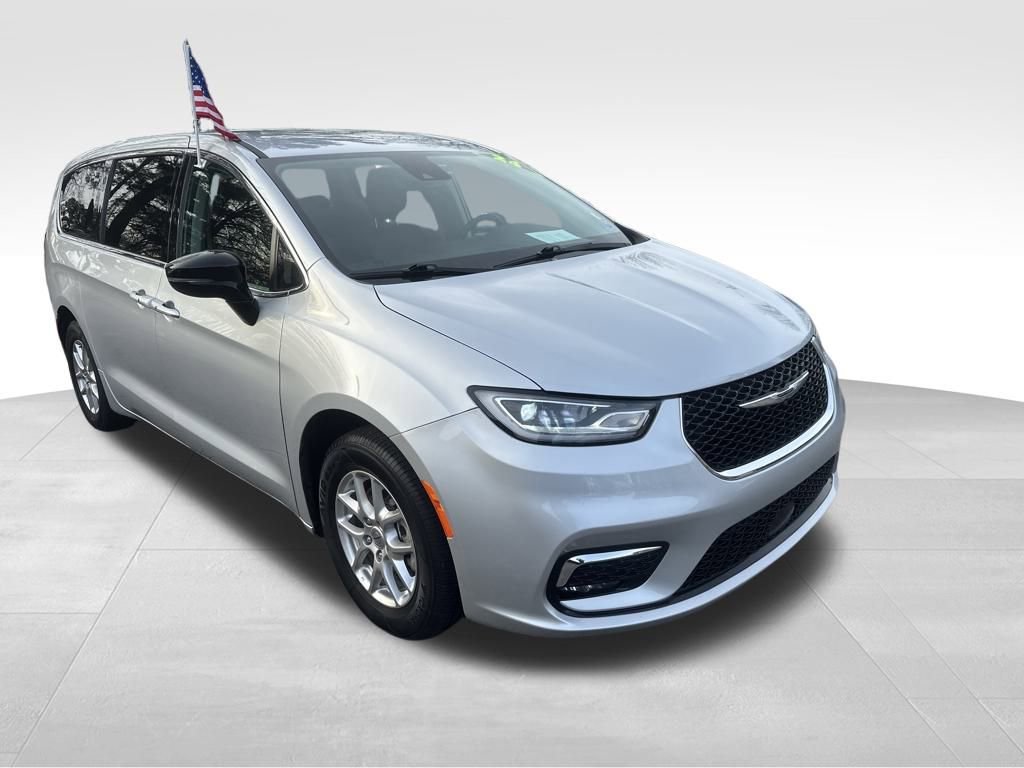 Used 2024 Chrysler Pacifica Touring-L image 29