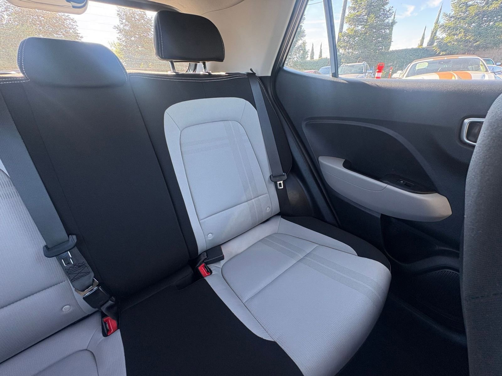 Used 2025 Hyundai Venue SEL image 37