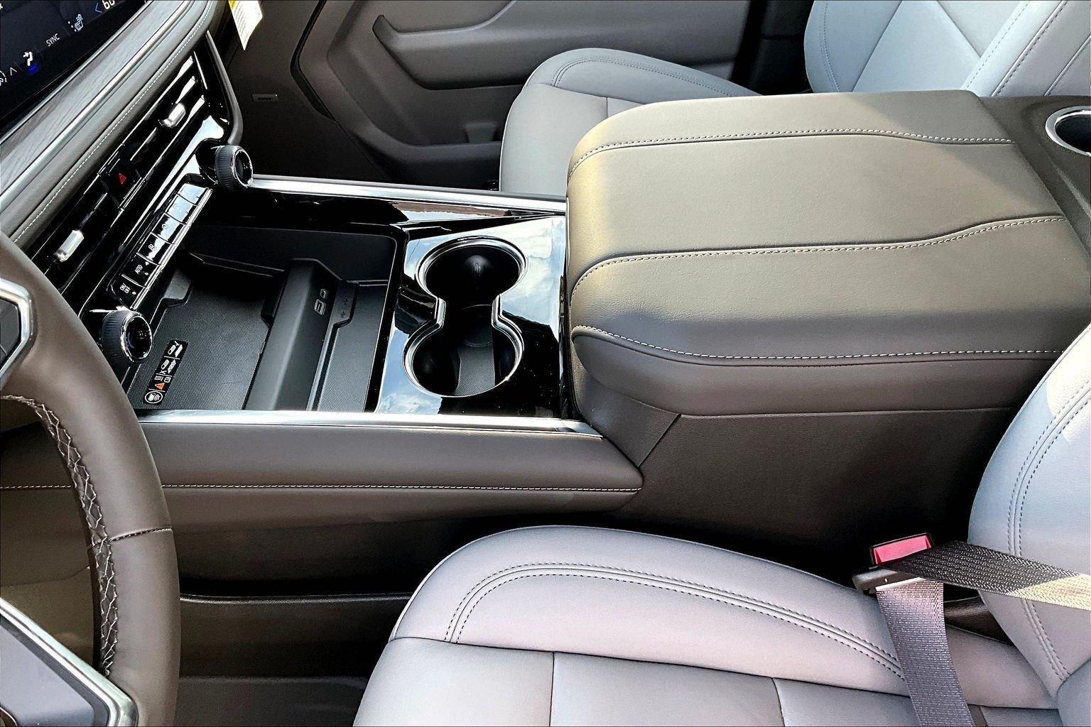 New 2026 Chevrolet Suburban LT w/ Comfort Package AWD/4WD image 8