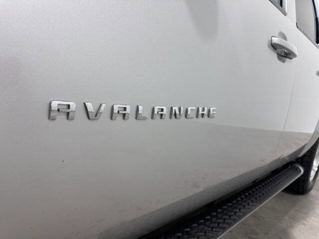 Used 2012 Chevrolet Avalanche LT image 11