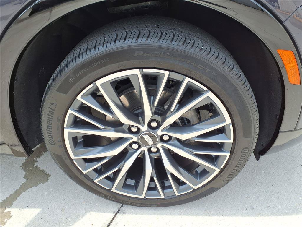 Used 2024 Cadillac XT4 Sport w/ Cold Weather Package FWD image 7