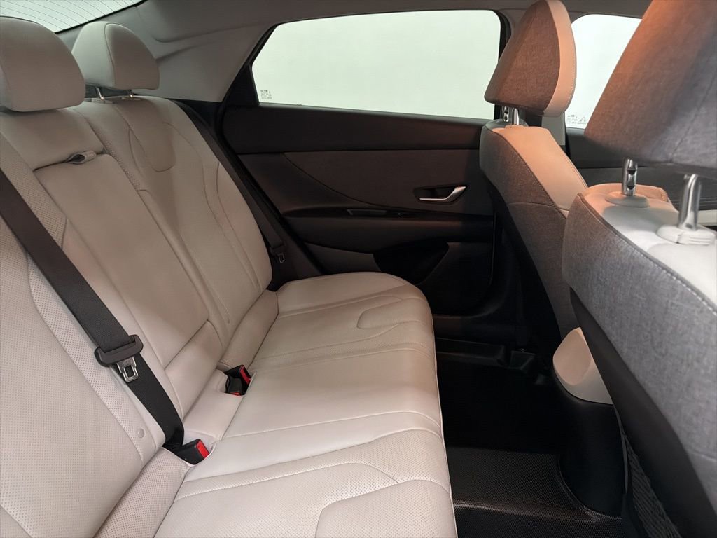 Used 2023 Hyundai Elantra Limited image 27