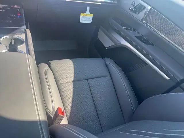New 2027 Cadillac Vistiq Sport w/ LPO, Floor Liner Package AWD/4WD image 22