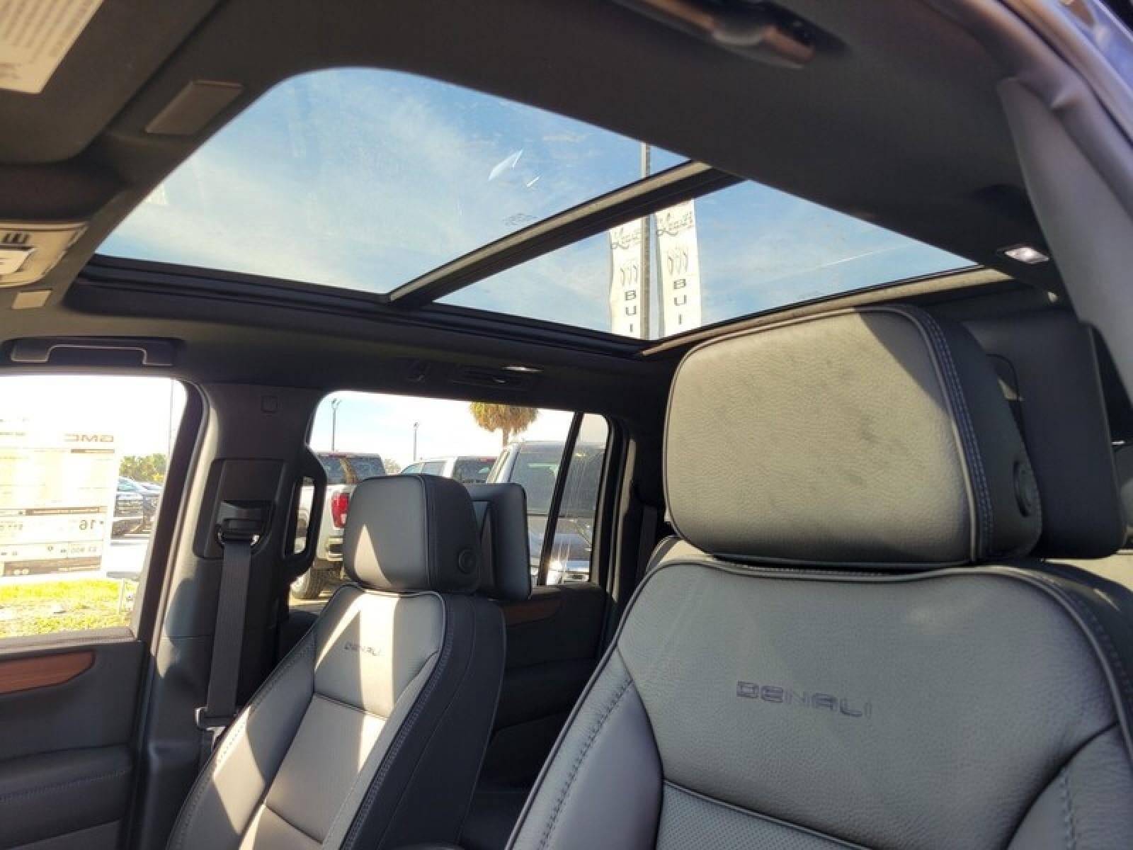New 2026 GMC Yukon XL Denali w/ Denali Reserve Package RWD image 26