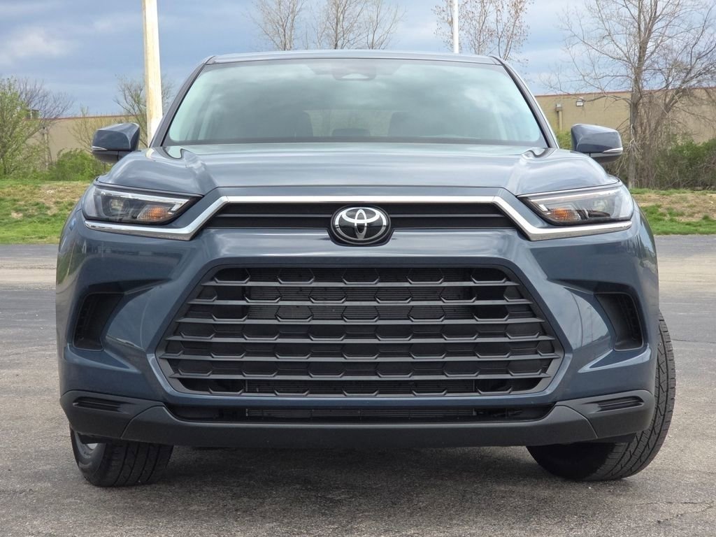 Used 2025 Toyota Grand Highlander FWD image 3